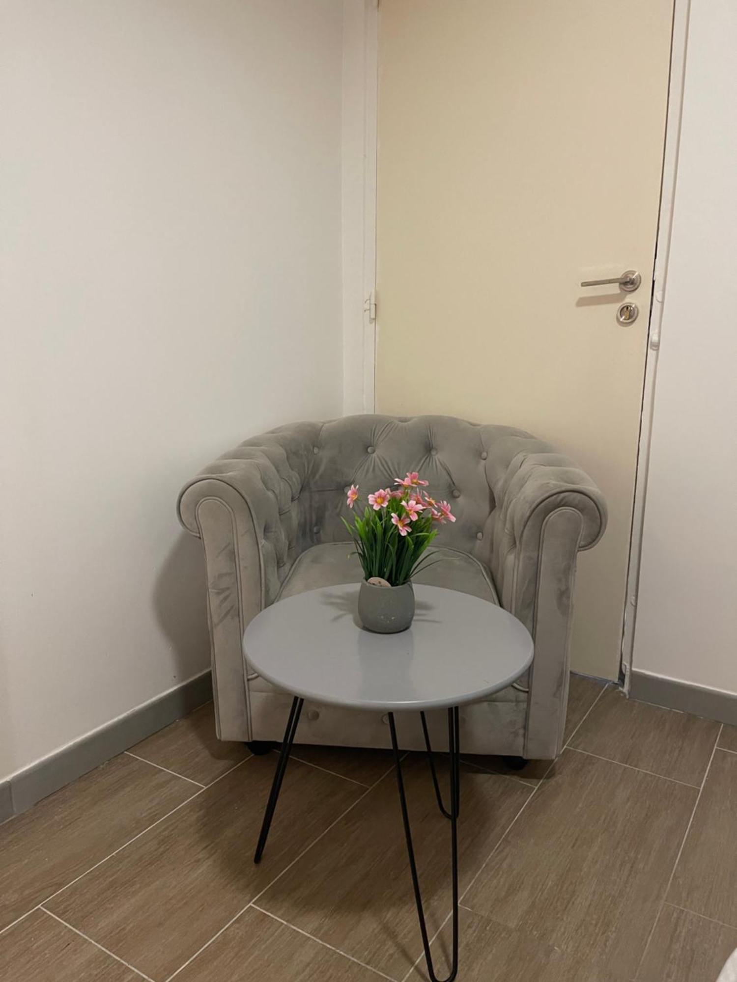 La Girafe Apartment Sannois Luaran gambar